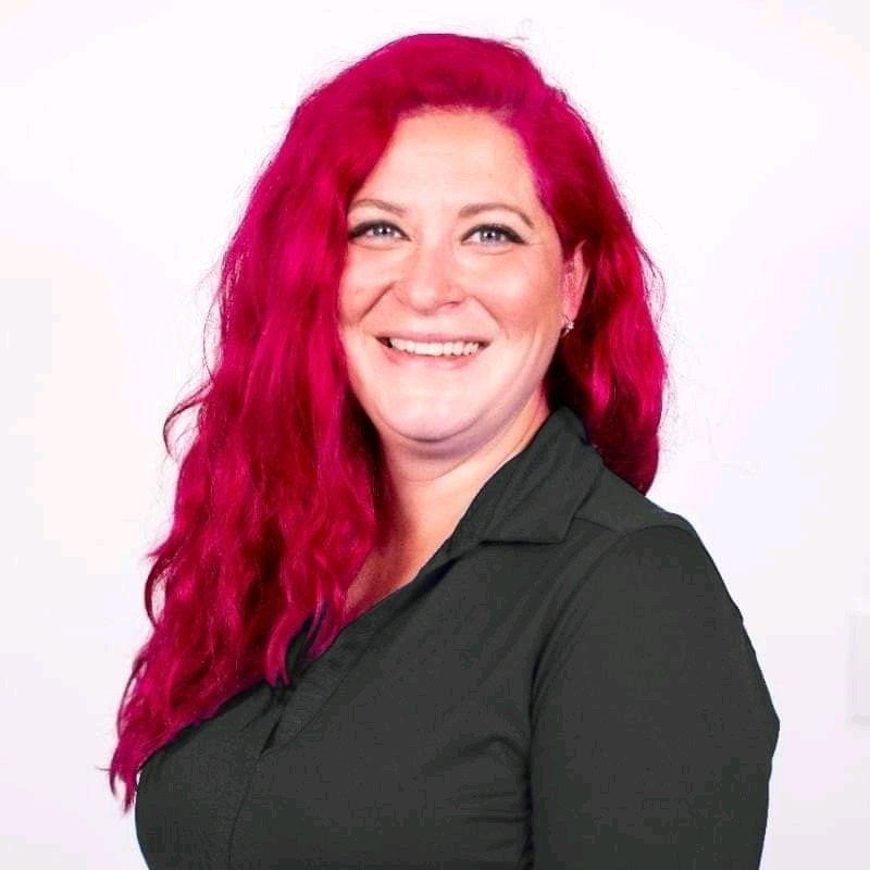 Desraie Thomas Headshot