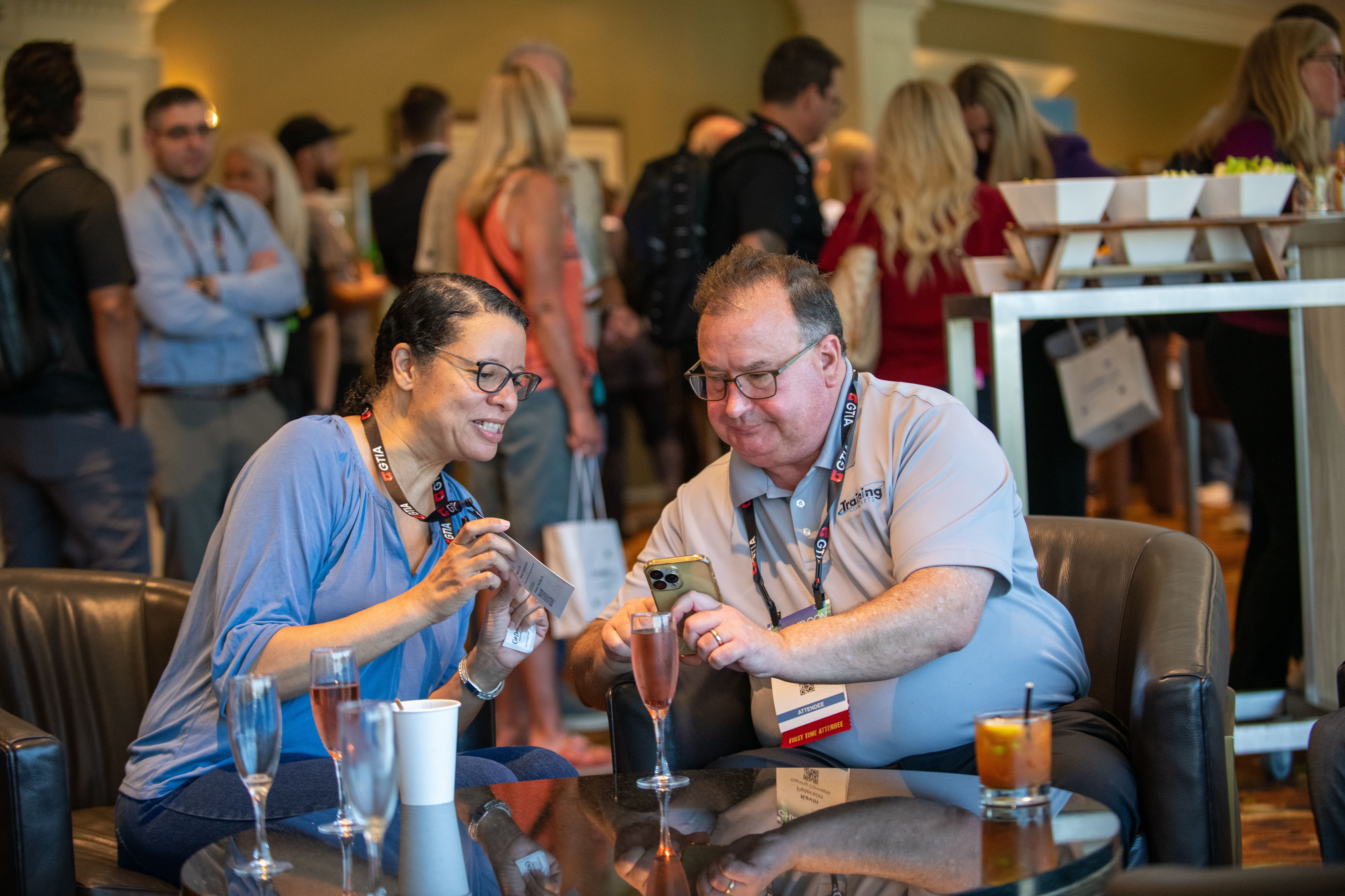 Two attendees at ChannelCon swapping contact information